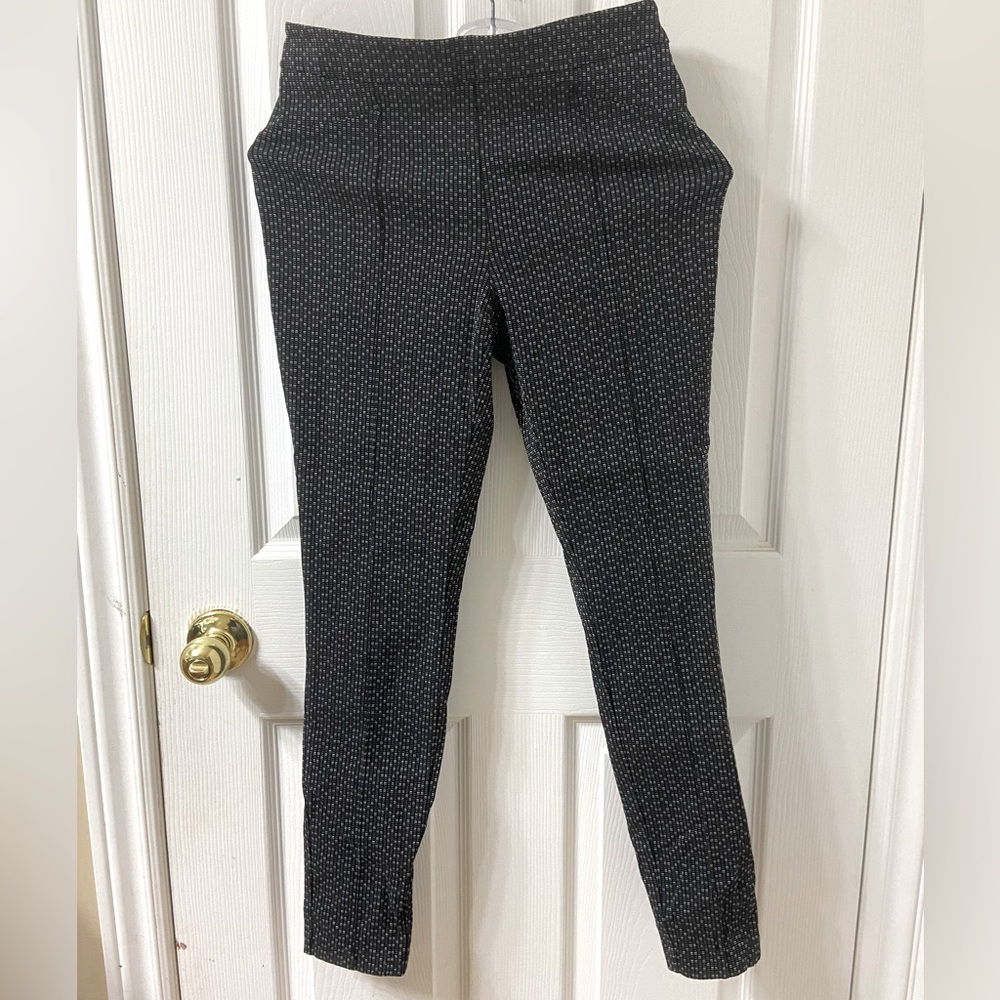 Amazing cute pant Reitman’s size 8 black and white